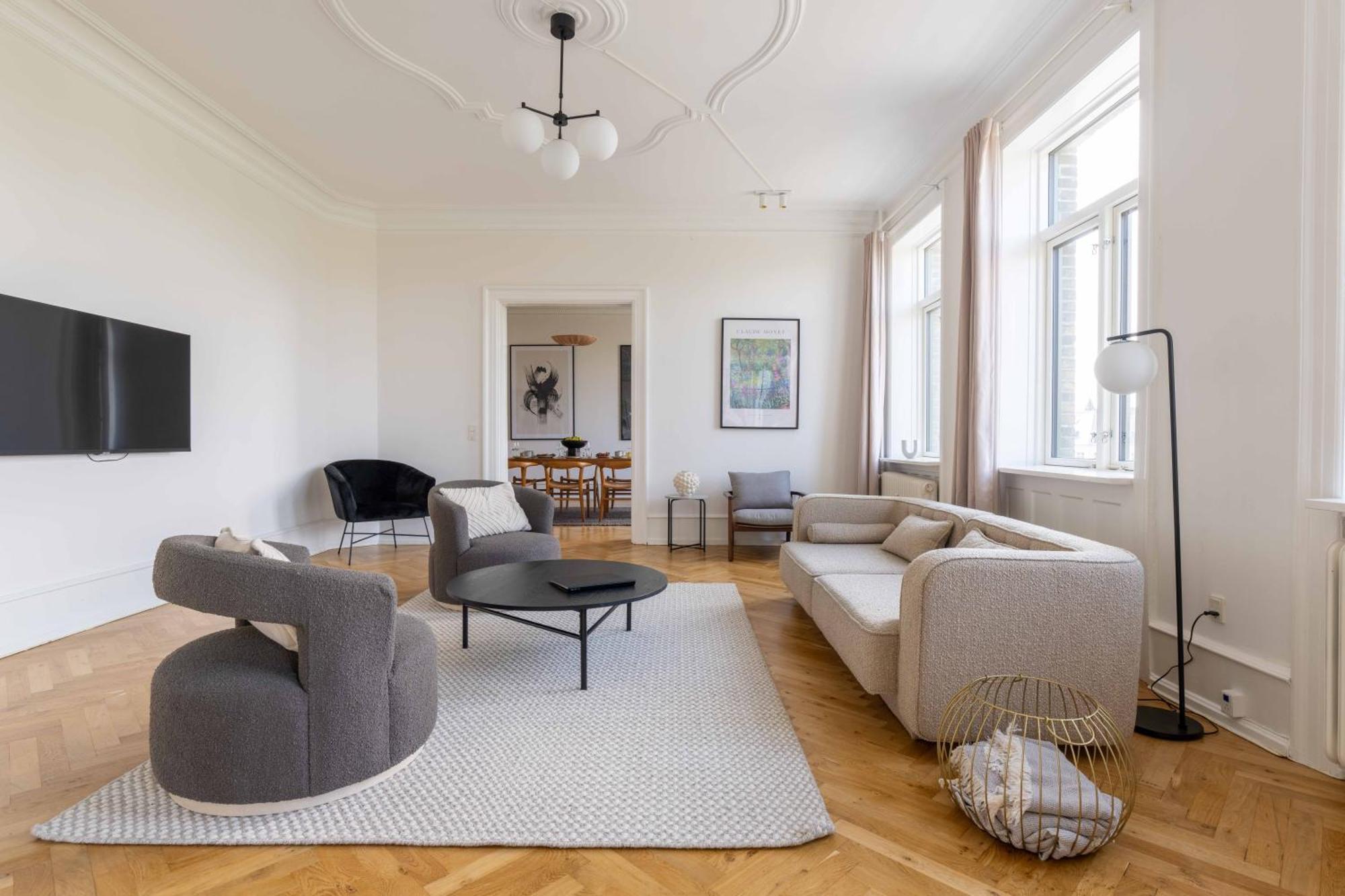 3 Bedroom Flat In Lovely Area Appartement *