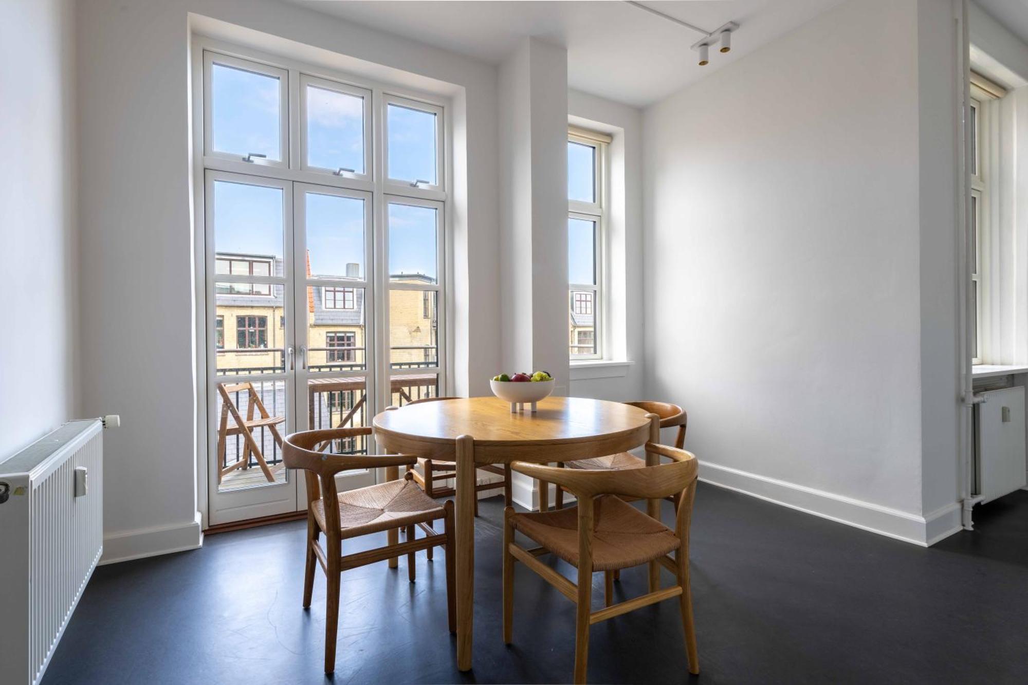 3 Bedroom Flat In Lovely Area Appartement *